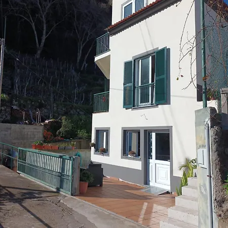 Sunrise Bay - Modern Flat With Stunning Views Seixal (Madeira)